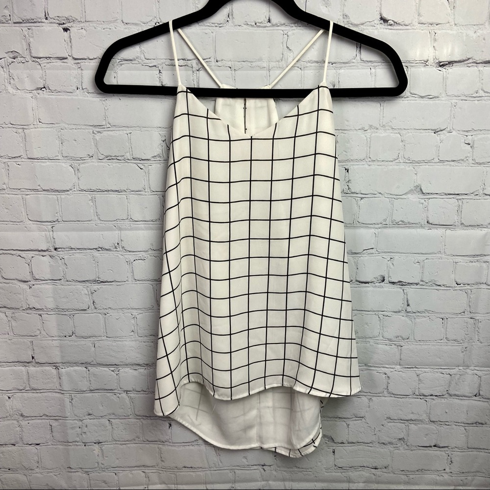 Express Keyhole Tank Top - Picture 3 of 7